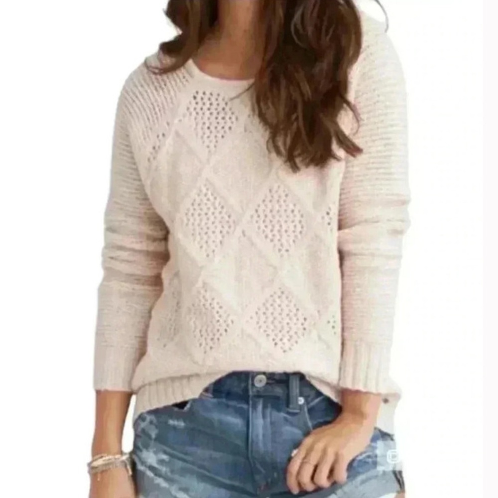 🔹American Eagle Light Pink Sweater